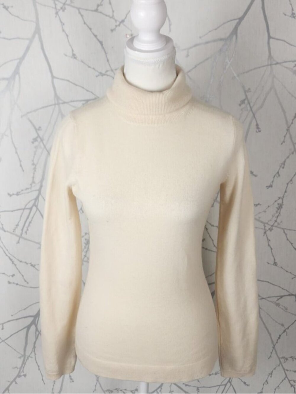 Holt Renfrew Ivory 100% Cashmere Knit Turtleneck Sweater